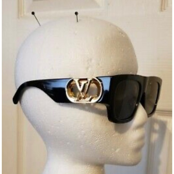 Louis Vuitton Womens sunglasses only worn once Excellent condition - Picture 7 of 9